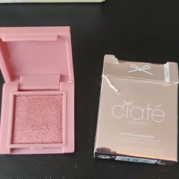 Clinique Skincare and Makeup Set with Striped Pouch 6 Piece Set. - Picture 6 of 8